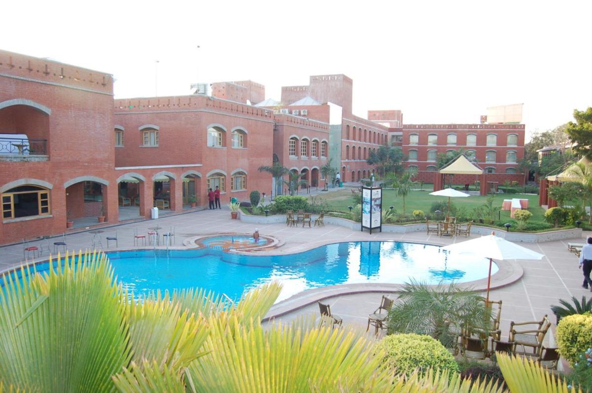 Hotel The Sky Imperial, Gandhinagar Exterior foto
