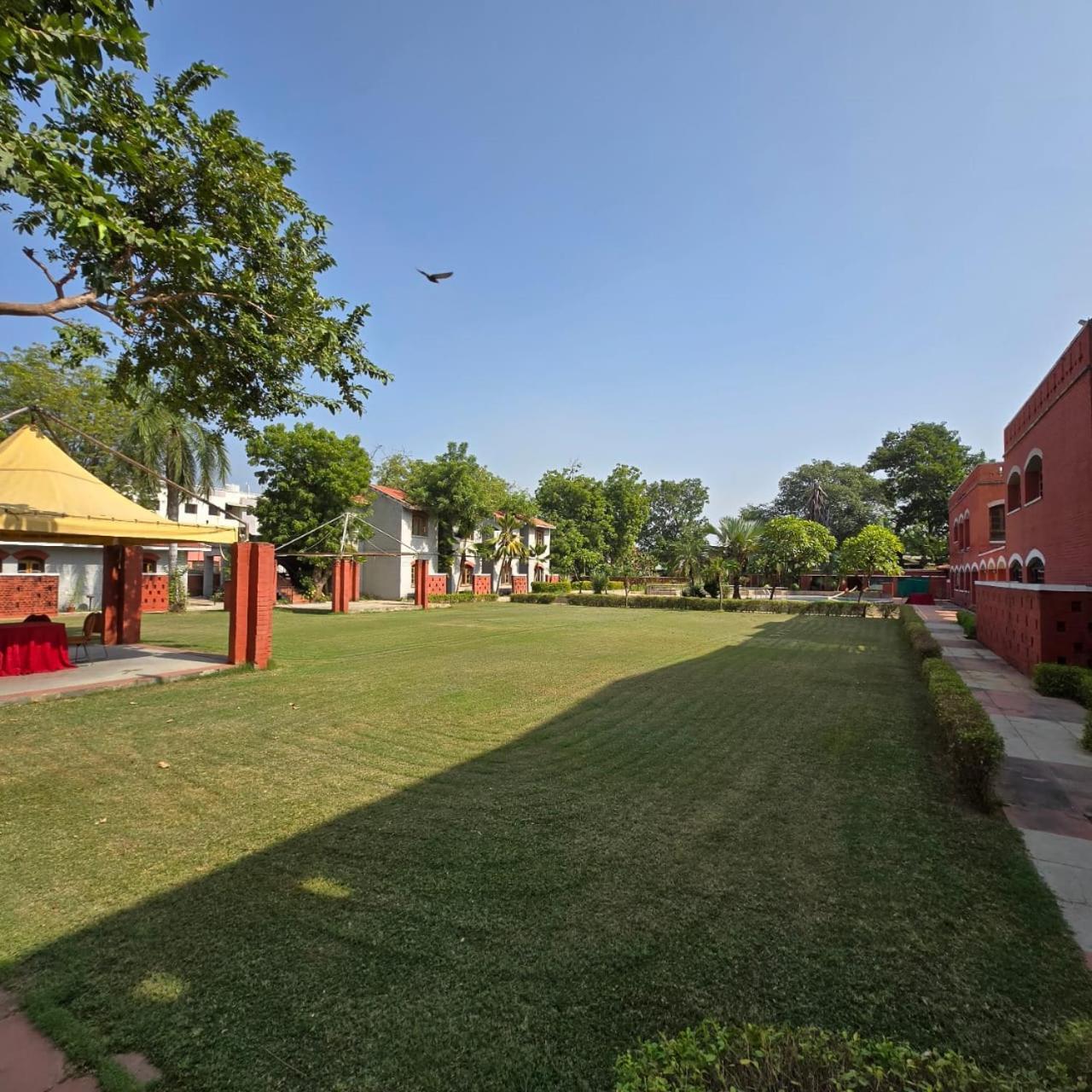 Hotel The Sky Imperial, Gandhinagar Exterior foto