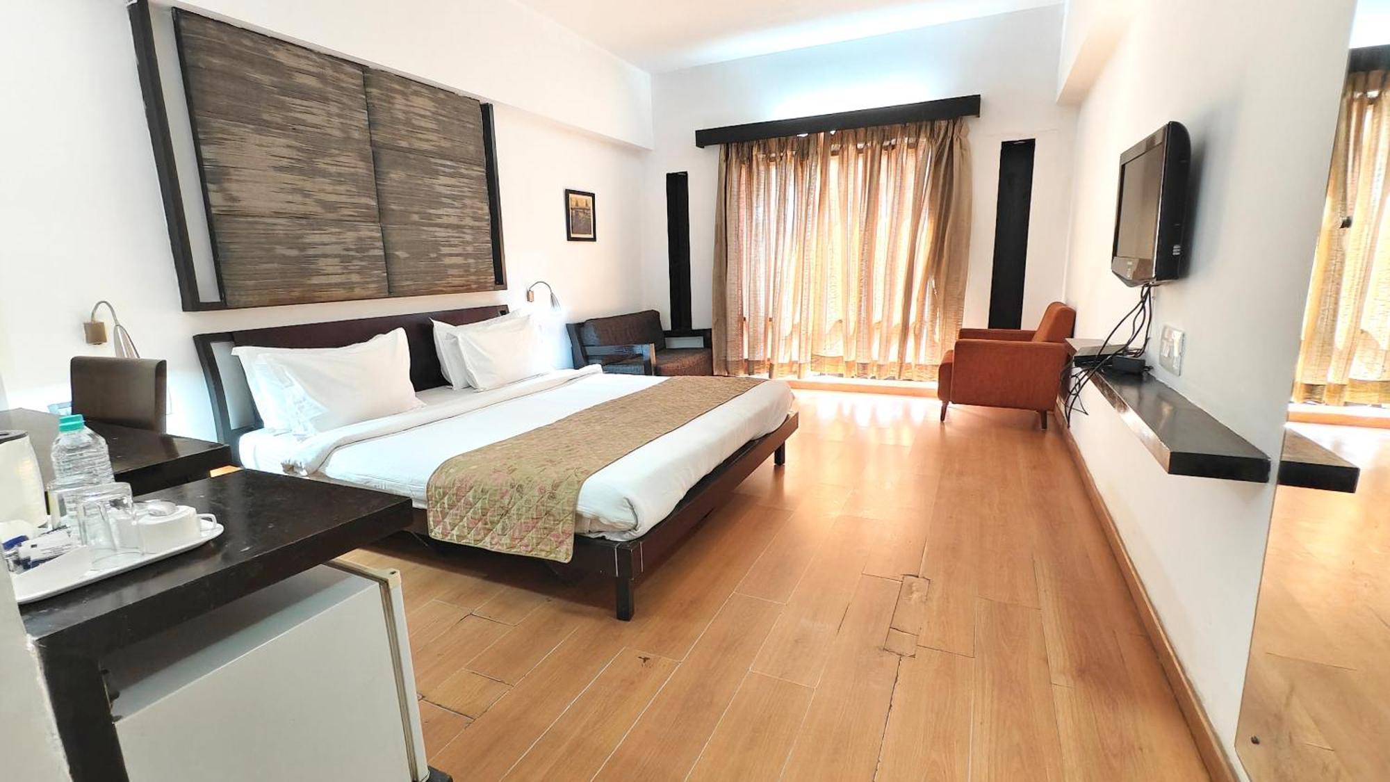 Hotel The Sky Imperial, Gandhinagar Exterior foto