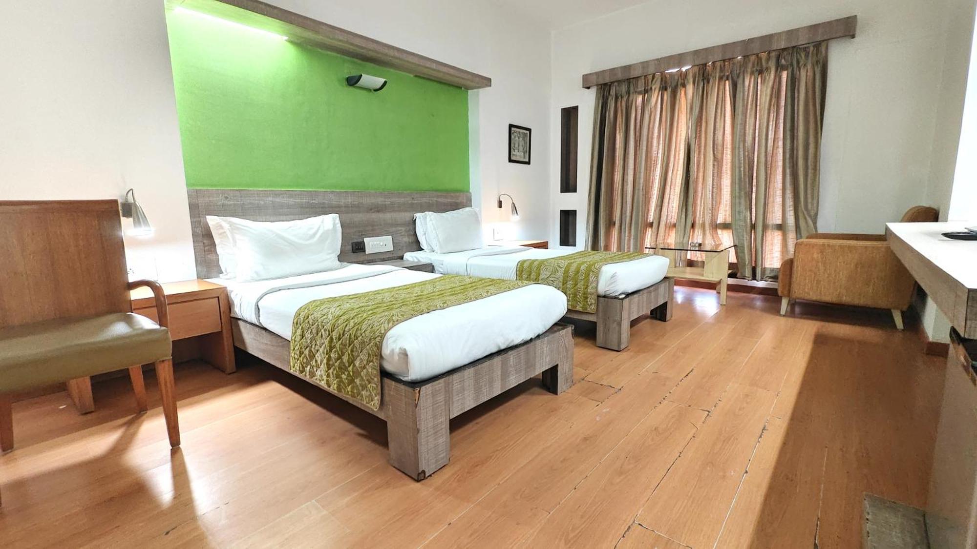Hotel The Sky Imperial, Gandhinagar Exterior foto