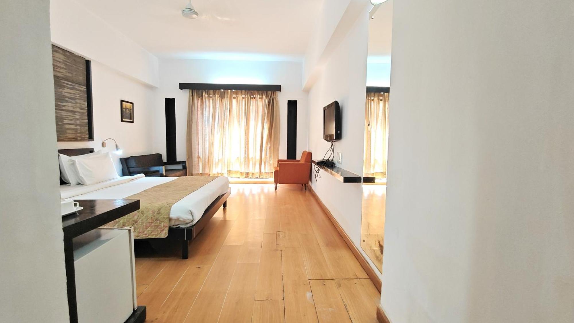 Hotel The Sky Imperial, Gandhinagar Exterior foto